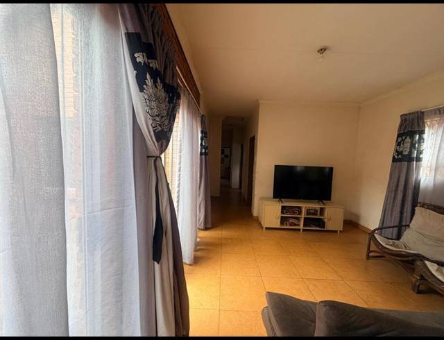 4 BEDROOM HOUSE FOR SALE IN LAUDIUM